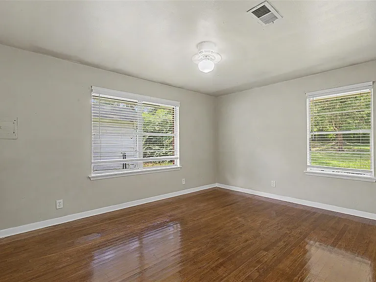 802 Cline St — Photo 8