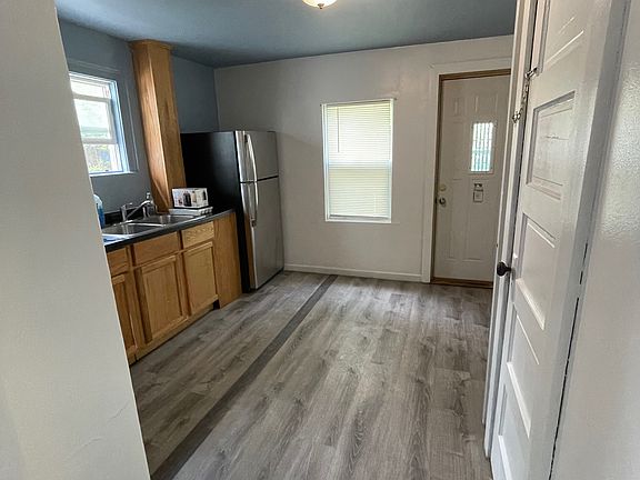 4th image of 2861 Wicklow St