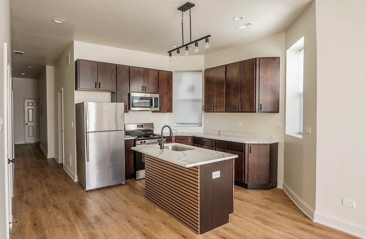 4 bed, 2076 sqft, $2,100 — Photo 1