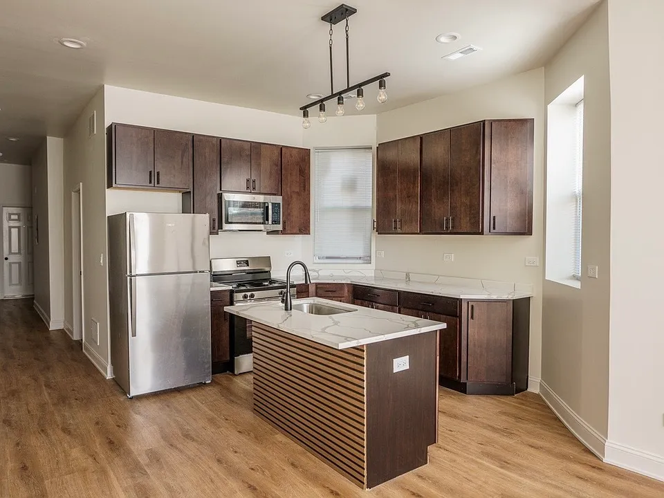 6613 S Vernon Ave #2