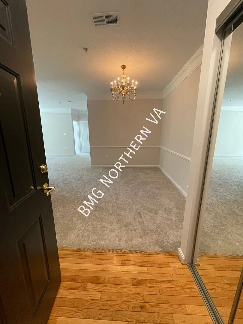 Luxury 2 BR / 2 BA Boutique Condominium - Just 2 Blocks From Reston Town Center — Photo 4