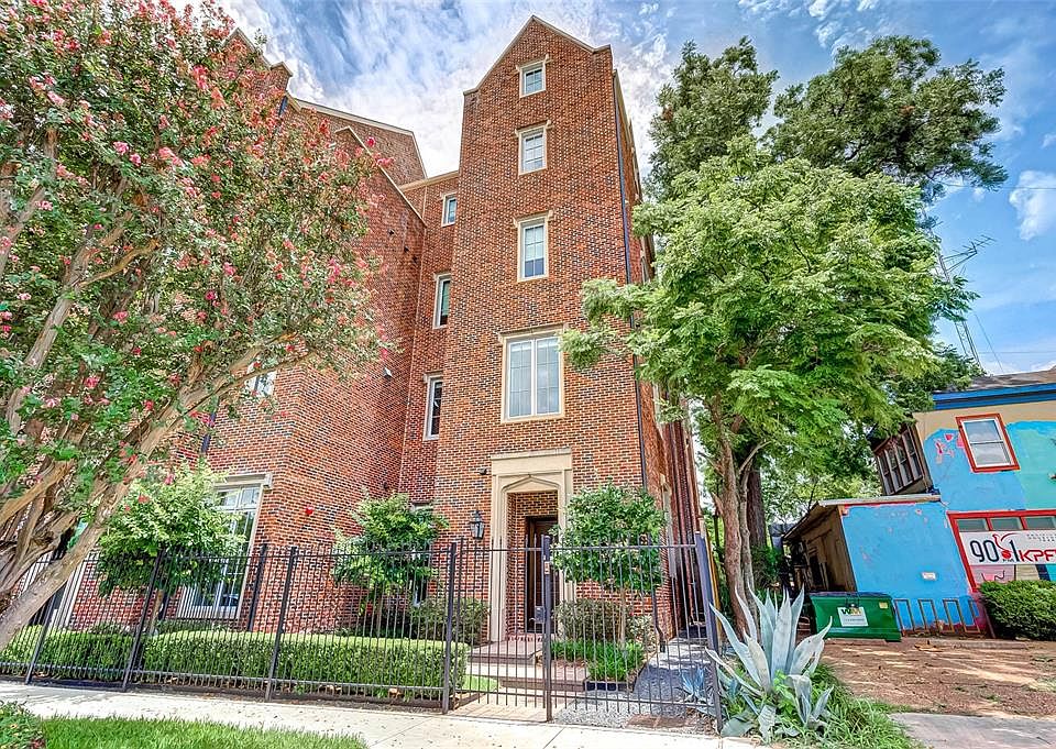 1st image of 415 Lovett Blvd