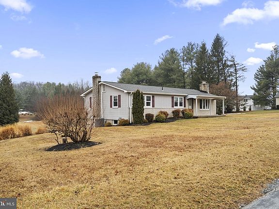 3rd image of 611 Vanessa Ct