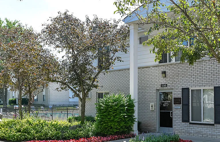 Sterling Park Apartments — Photo 8