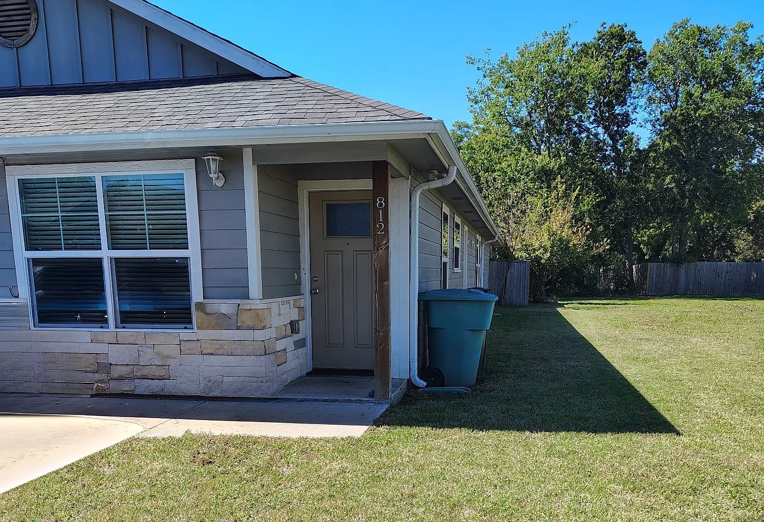 3 bed, 1254 sqft, $1,400 — Photo 1