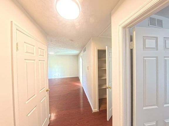 4th image of 922 11th St