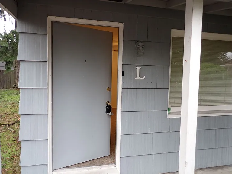 6412 Lake Grove St SW — Photo 2