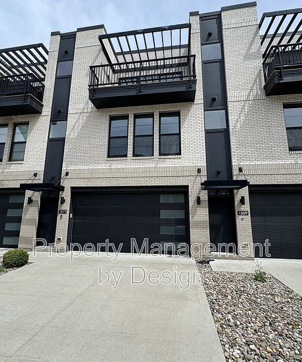 1371 Keosauqua Way #1