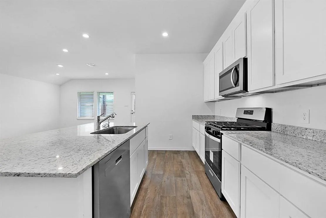 3 bed, 2.0 bath, 1638 sqft, $2,150 — Photo 3