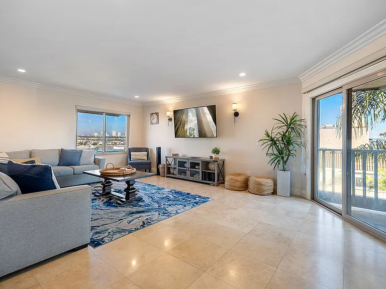 600 E Oceanfront #3A — Photo 4