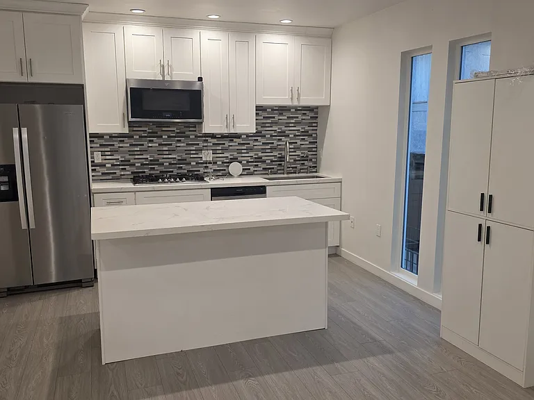 6845 Haskell Ave #1 — Photo 16