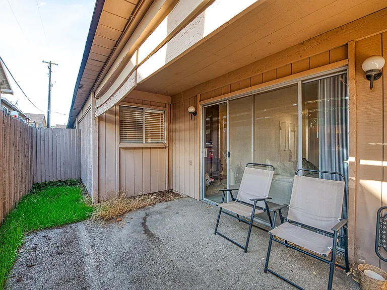 6035 N College Ave #B — Photo 32