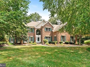 11 Pickering Dr, Robbinsville, NJ 08691