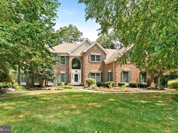 11 Pickering Dr, Robbinsville, NJ 08691