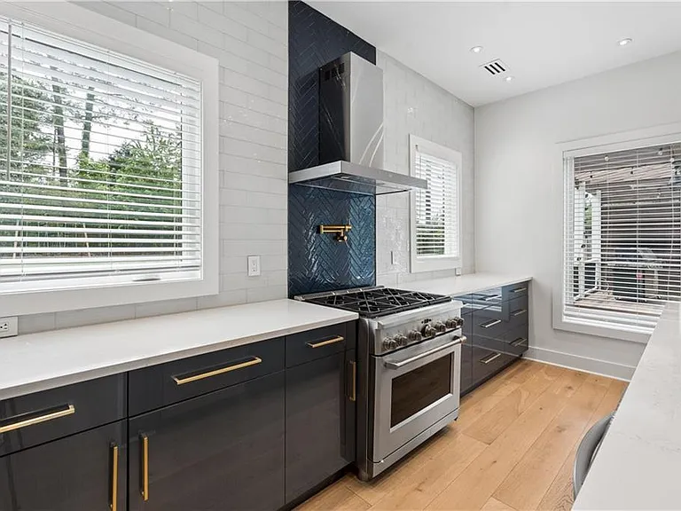 4130 Lower Roswell Rd — Photo 4