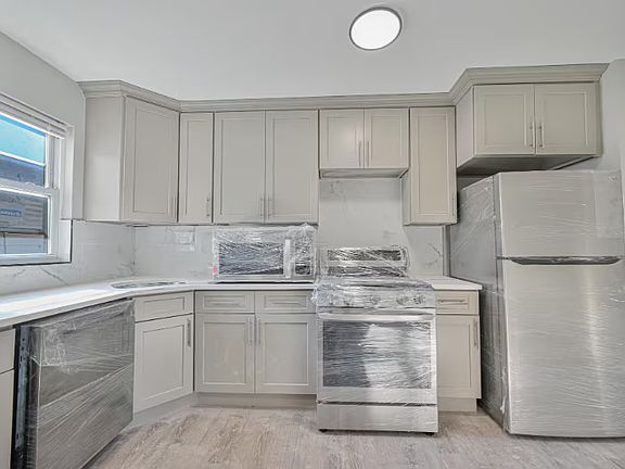 4th image of 137-22 Bedell St #2