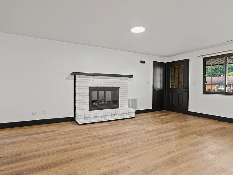 406 Heather St — Photo 8