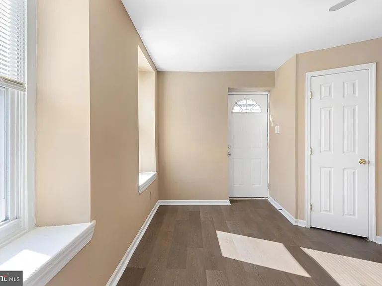 400 Green Ln #2 — Photo 2