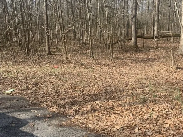 127 Pinewood Dr, Williamston, SC 29697