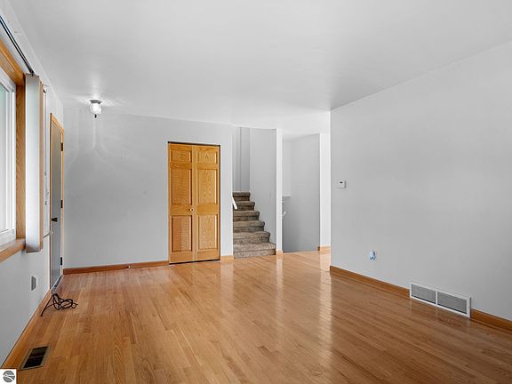 3rd image of 5949 Donna Ct