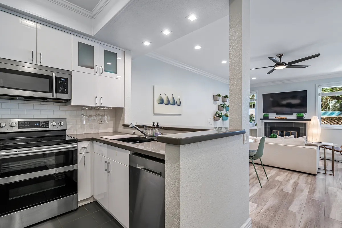 Building Photo - 2214 River Run Dr #74