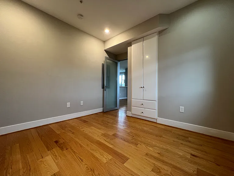 1209 G St SE #8 — Photo 16