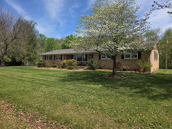 3rd image of 906 Riverside Cir