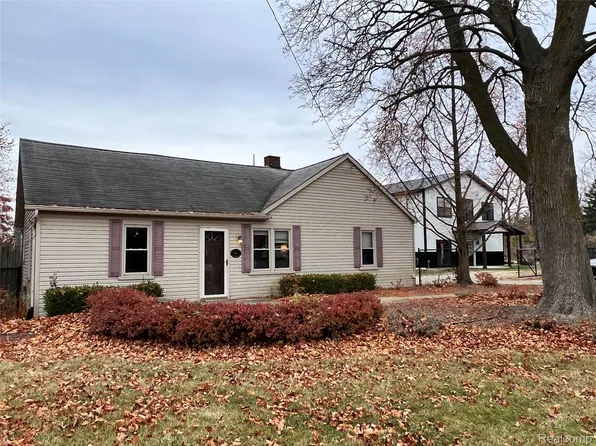 496 E Avon Rd, Rochester Hills, MI 48307