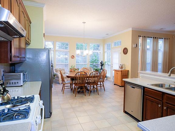 5th image of 28 Gardenways Ct
