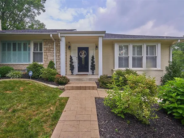 1 Lindworth Dr, Saint Louis, MO 63124
