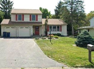 205 Woodmont Dr, Camillus, NY 13031