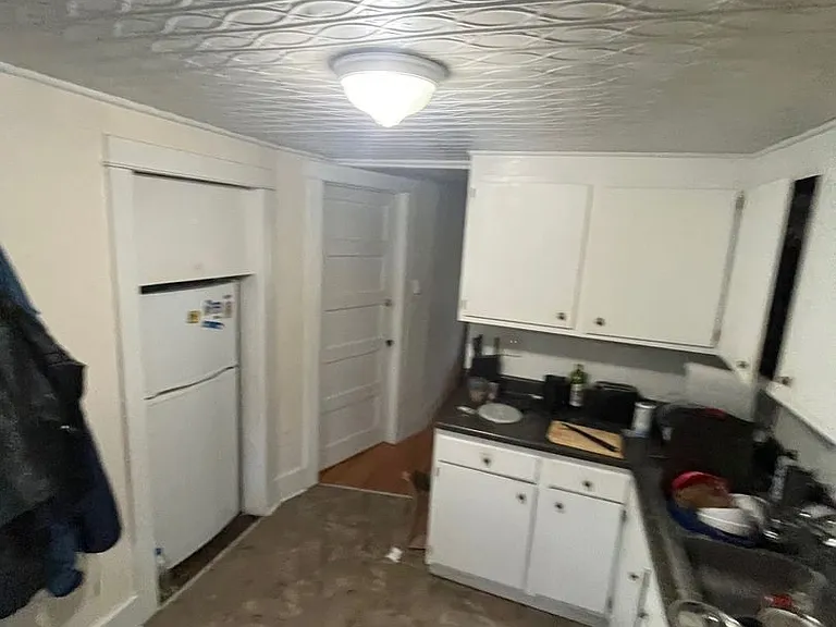 414 E Marshall St — Photo 18