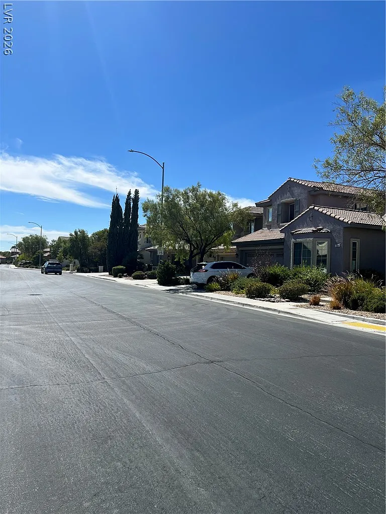 4 bed, 3.0 bath, 3529 sqft, $3,000 — Photo 3