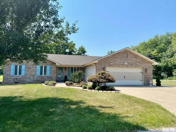 909 N Emma St, West Frankfort, IL 62896