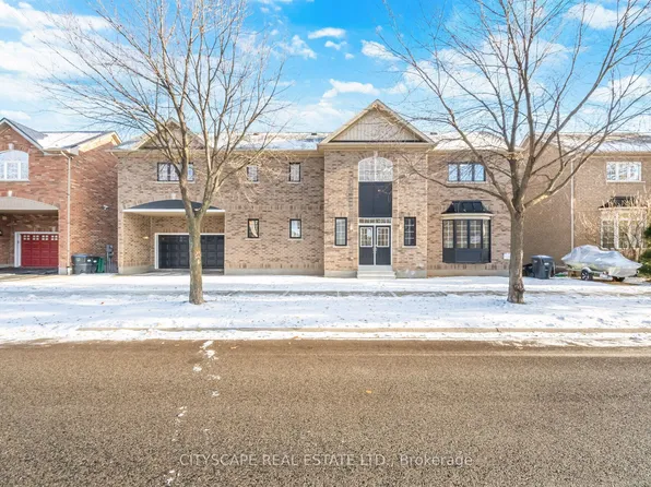 5843 Prairie Cir, Mississauga, ON L5N 6B4