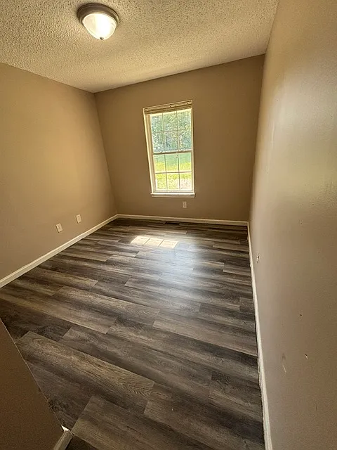 3 bed, 1.5 bath, 1000 sqft, $1,200 — Photo 3