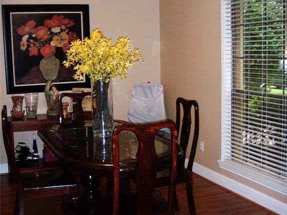 3rd image of 3015 Oak Garden Dr