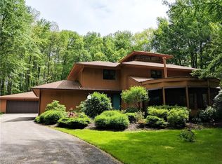 13569 County Line Rd, Chagrin Falls, OH 44022