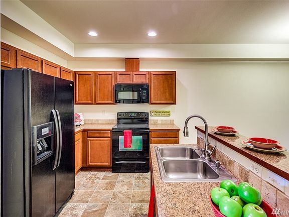 5th image of 142 NE Miramar Cir