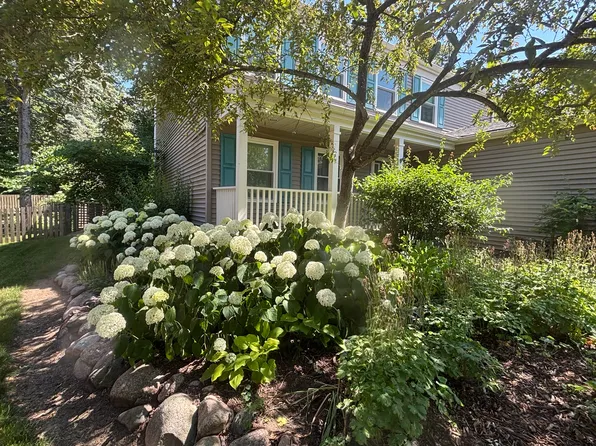 635 Kingsbury Ct, Batavia, IL 60510