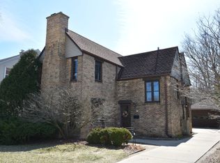 415 E Hampton Rd, Whitefish Bay, WI 53217