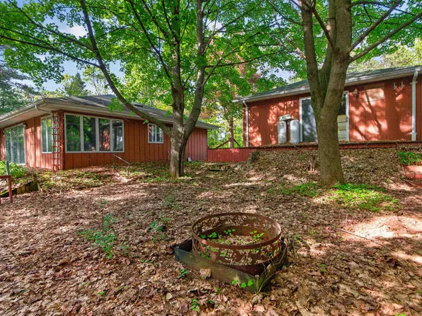 7558 Evergreen Dr W, Waupaca, WI 54981