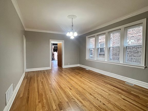 5th image of 3748 W Windsor Ave #1