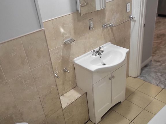 4th image of 273 Boyden Ave Floor 2