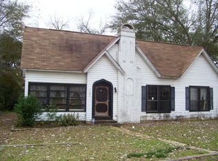 1106 E Park Ave, Palestine, TX 75801