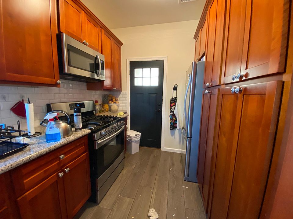 1st image of 1028 Post Ave Floor 2