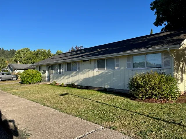 E 38th Ave, Eugene — Photo 2