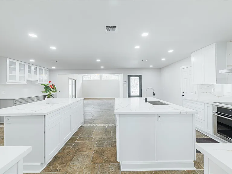 10055 Larston St — Photo 8
