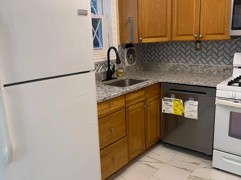 3658 Genesee Dr — Photo 30