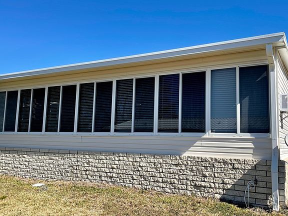 3rd image of 906 Nelson Dr